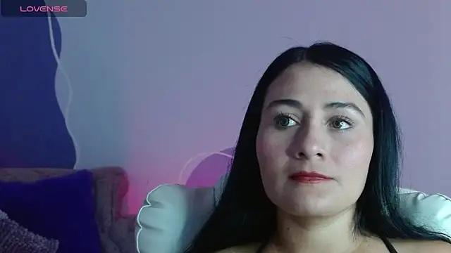 Snapshot of emilylondon_22 chatting on 04-08-26, 01:22 emilylondon 22 online show from 04-08-26, 01:22