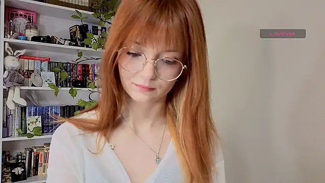 Snapshot of Lilyrin chatting on 05-11-26, 08:28 Lilyrin online show from 05-11-26, 08:28