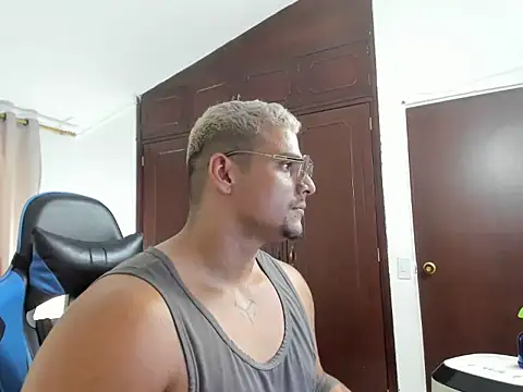 Snapshot of Iron_leo chatting on 04-07-26, 09:15 Iron leo online show from 04-07-26, 09:15