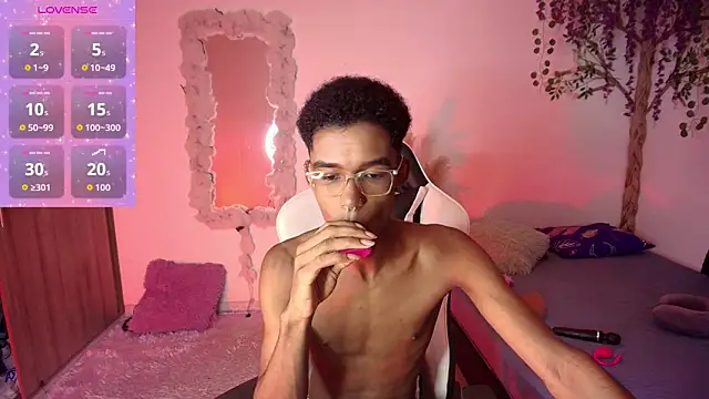 Snapshot of IamAndrey chatting on 06-10-26, 12:11 IamAndrey online show from 06-10-26, 12:11