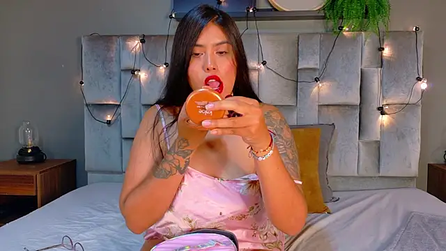 AriannaLux   online show from 04-11-26, 07:40