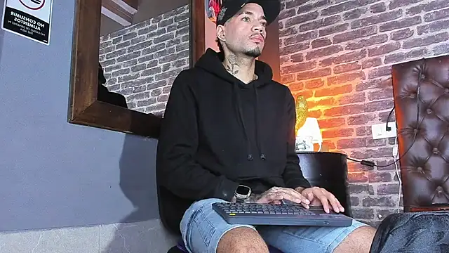 Daniel huge22 online show from 06-25-26, 01:48