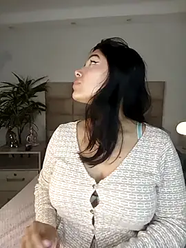 Snapshot of BrendaBloom_ chatting on 04-12-26, 12:54 BrendaBloom online show from 04-12-26, 12:54