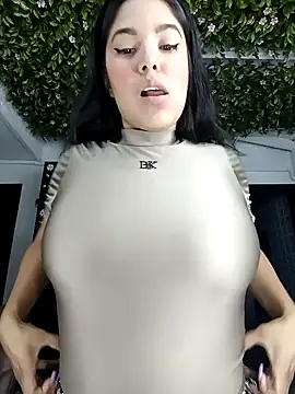 Snapshot of BrendaBloom_ chatting on 04-16-26, 02:12 BrendaBloom online show from 04-16-26, 02:12