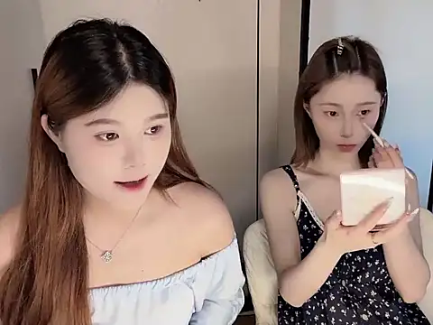 Snapshot of KaKa-01 chatting on 04-10-26, 02:28 KaKa-01 online show from 04-10-26, 02:28