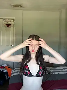 Snapshot of Munchkinbaby72318 chatting on 04-07-26, 05:13 Munchkinbaby72318 online show from 04-07-26, 05:13