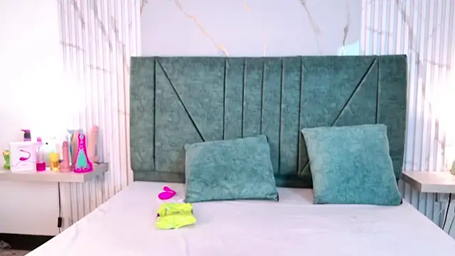 Holy un online show from 04-23-26, 11:42