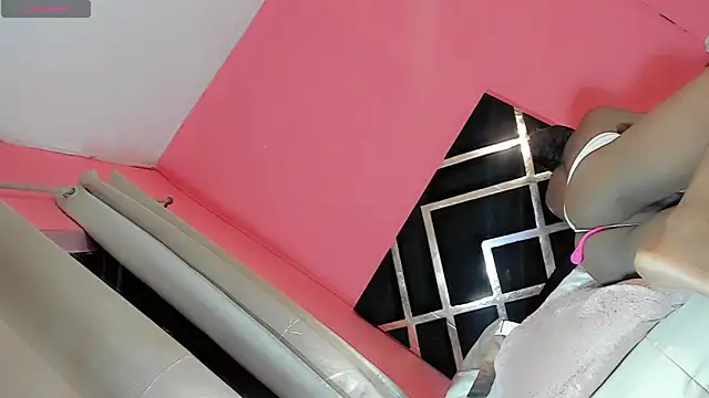 liyenpain01  online show from 04-11-26, 07:45