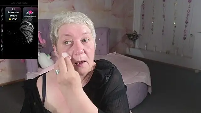Poppy Pulse online show from 06-10-26, 04:34