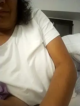 Snapshot of Leti69 chatting on 04-08-26, 10:21 Leti69 online show from 04-08-26, 10:21