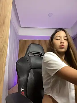 Snapshot of Ambar_Zaf chatting on 05-21-26, 01:12 Ambar Zaf online show from 05-21-26, 01:12