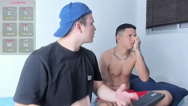 Snapshot of Steven_and_Benji chatting on 04-08-26, 11:32 Steven and Benji online show from 04-08-26, 11:32