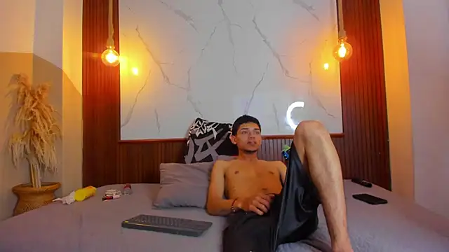 Snapshot of Eroticxcouple chatting on 04-10-26, 03:34 Eroticxcouple online show from 04-10-26, 03:34