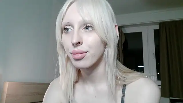 Snapshot of Sora100000 chatting on 04-08-26, 06:52 Sora100000 online show from 04-08-26, 06:52