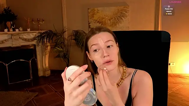 Snapshot of Vanessa___Lui chatting on 07-19-26, 05:55 Vanessa Lui online show from 07-19-26, 05:55