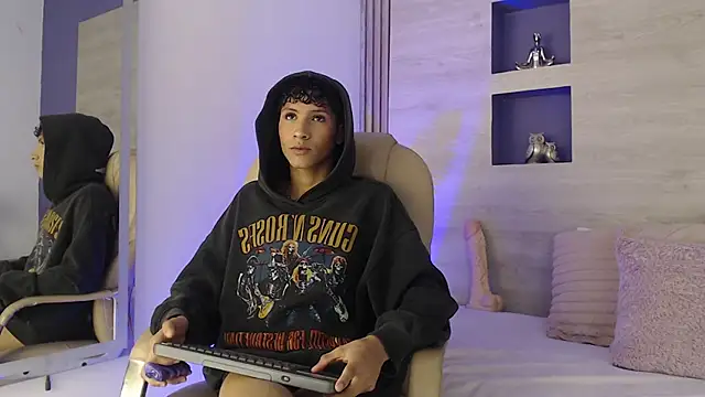 Velvet An online show from 04-17-26, 03:31