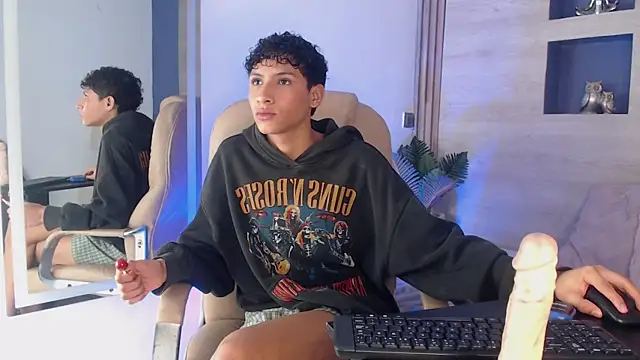 Velvet An online show from 04-24-26, 05:10