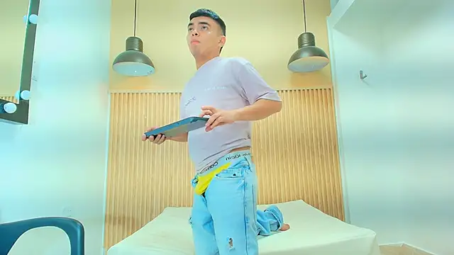 Snapshot of THIAM_KELLER1 chatting on 04-08-26, 11:37 THIAM KELLER1 online show from 04-08-26, 11:37