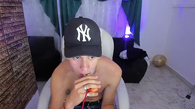 Snapshot of Jereth_Boy chatting on 05-04-26, 08:05 Jereth Boy online show from 05-04-26, 08:05