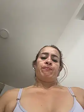 Natigoonzalez online show from 05-17-26, 01:25