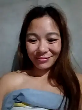 Snapshot of mia0033 chatting on 05-10-26, 10:48 mia0033 online show from 05-10-26, 10:48