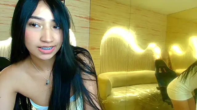 Snapshot of sol__r chatting on 07-14-26, 10:21 sol r online show from 07-14-26, 10:21