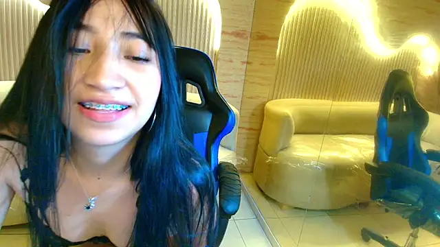 Snapshot of sol__r chatting on 07-15-26, 03:23 sol r online show from 07-15-26, 03:23