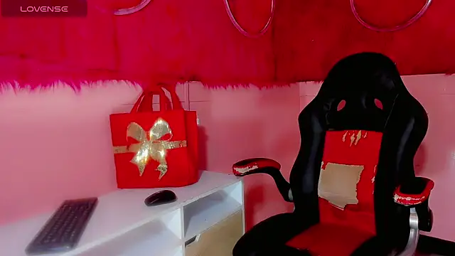 Mia dasilva  online show from 04-14-26, 07:20