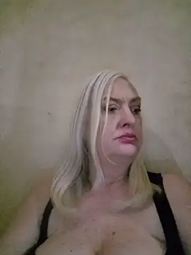 Julia20X online show from 05-27-26, 03:42