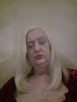 Snapshot of Julia20X chatting on 06-17-26, 02:18 Julia20X online show from 06-17-26, 02:18