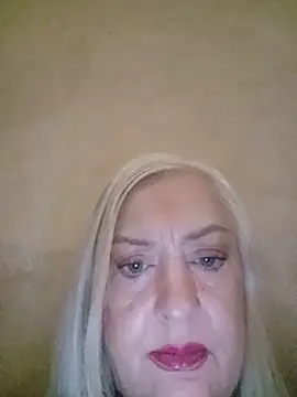 Snapshot of Julia20X chatting on 06-19-26, 08:29 Julia20X online show from 06-19-26, 08:29