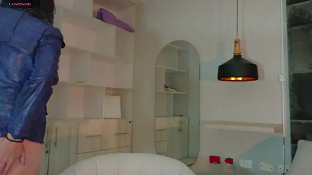 Snapshot of Adrianaa_gold chatting on 06-17-26, 12:50 Adrianaa gold online show from 06-17-26, 12:50