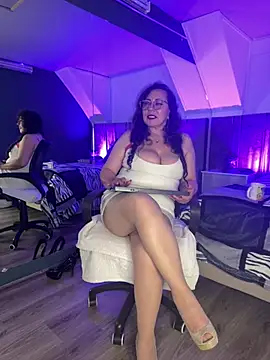 Jenifer cruz online show from 05-13-26, 05:27