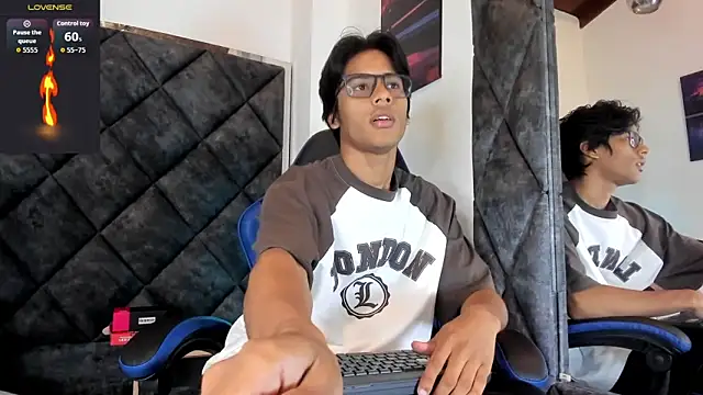 Snapshot of LiamKron chatting on 06-15-26, 11:12 LiamKron online show from 06-15-26, 11:12