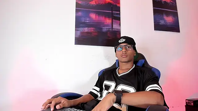 Snapshot of LiamKron chatting on 07-13-26, 11:13 LiamKron online show from 07-13-26, 11:13