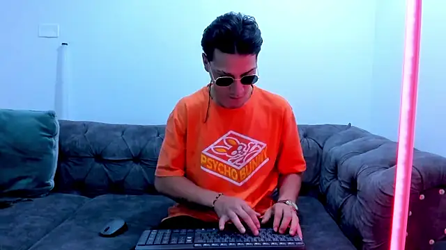 Snapshot of AbaturLopez chatting on 04-10-26, 08:24 AbaturLopez online show from 04-10-26, 08:24