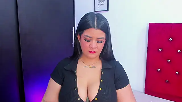 Snapshot of Katty_West chatting on 04-15-26, 07:32 Katty West online show from 04-15-26, 07:32