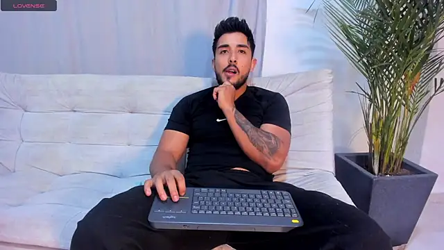 Snapshot of alangreek1 chatting on 07-05-26, 03:34 alangreek1 online show from 07-05-26, 03:34