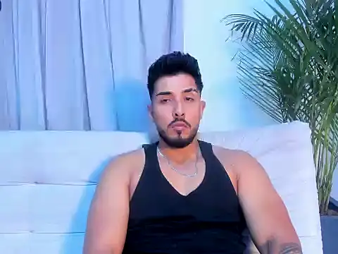 Snapshot of alangreek1 chatting on 07-10-26, 12:26 alangreek1 online show from 07-10-26, 12:26