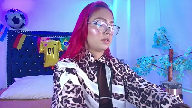 Snapshot of Amelie_adams chatting on 06-17-26, 11:12 Amelie adams online show from 06-17-26, 11:12