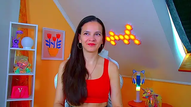 Snapshot of LeonaLane chatting on 05-07-26, 06:30 LeonaLane online show from 05-07-26, 06:30