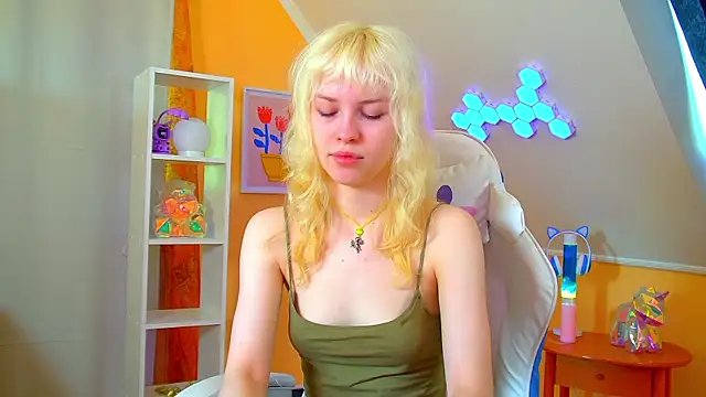 Snapshot of HannahHollis chatting on 06-03-26, 06:16 HannahHollis online show from 06-03-26, 06:16