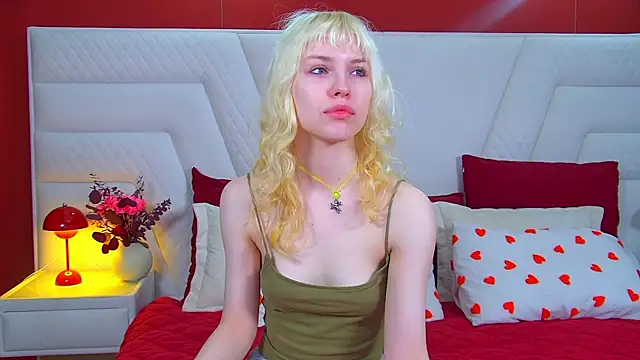 Snapshot of HannahHollis chatting on 06-11-26, 06:11 HannahHollis online show from 06-11-26, 06:11