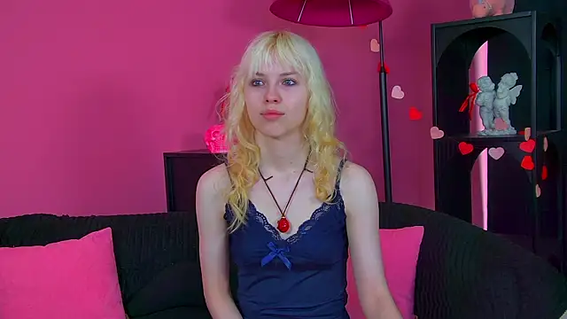 Snapshot of HannahHollis chatting on 06-13-26, 06:11 HannahHollis online show from 06-13-26, 06:11