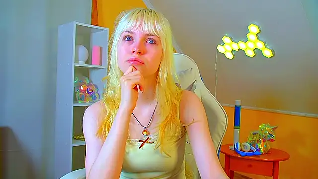 Snapshot of HannahHollis chatting on 07-15-26, 06:07 HannahHollis online show from 07-15-26, 06:07