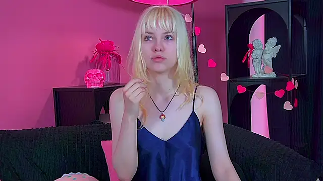 Snapshot of HannahHollis chatting on 07-18-26, 06:06 HannahHollis online show from 07-18-26, 06:06