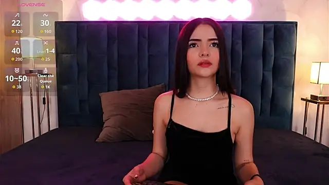 Snapshot of NicoleeNash chatting on 04-10-26, 06:18 NicoleeNash online show from 04-10-26, 06:18