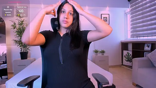 Snapshot of arianarousee chatting on 05-31-26, 12:34 arianarousee online show from 05-31-26, 12:34