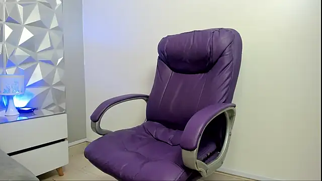 Snapshot of lili-rose1 chatting on 05-07-26, 01:49 lili-rose1 online show from 05-07-26, 01:49