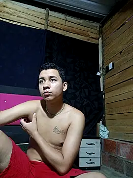 Snapshot of Emyli_Liamx chatting on 04-09-26, 10:04 Emyli Liamx online show from 04-09-26, 10:04